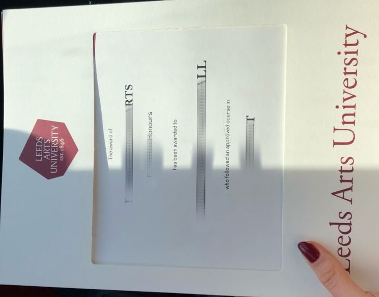 本科没毕业继续读研究生怎么操作,办利兹艺术大学毕业证书学位证,英国没毕业怎么做教育部认证及真实可查留信认证